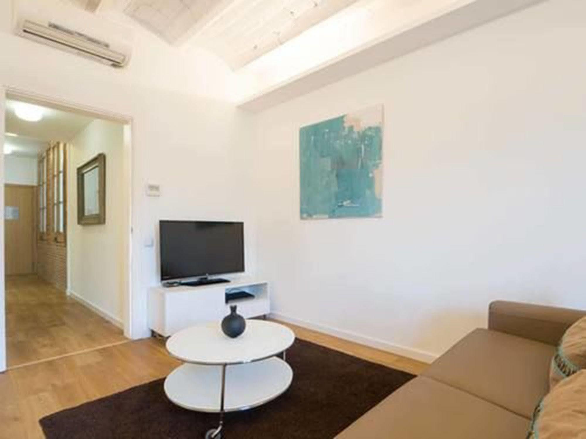 Rent Top Apartments Near Plaza De Catalunya Barselona Dış mekan fotoğraf